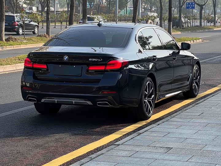 Фото 5 - BMW 5 Series