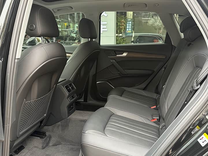 Фото 6 - Audi Q5L