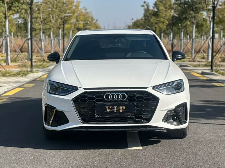 Фото 2 - Audi A4L