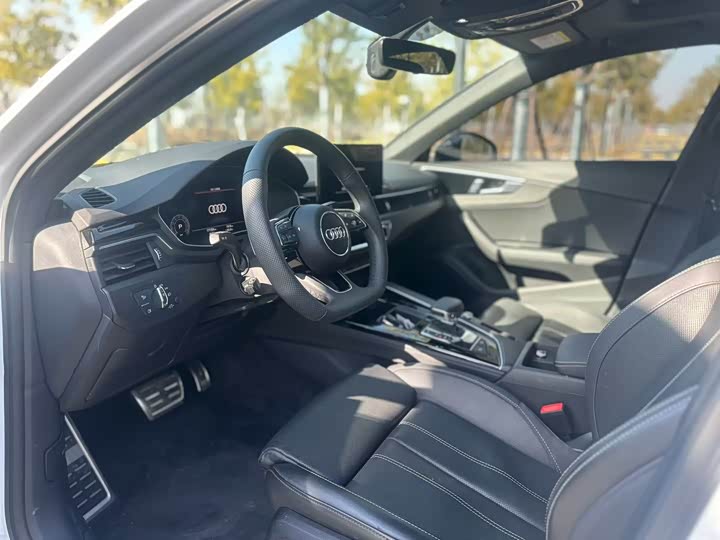 Фото 4 - Audi A4L