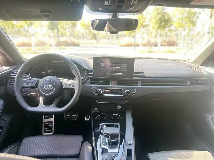 Фото 5 - Audi A4L