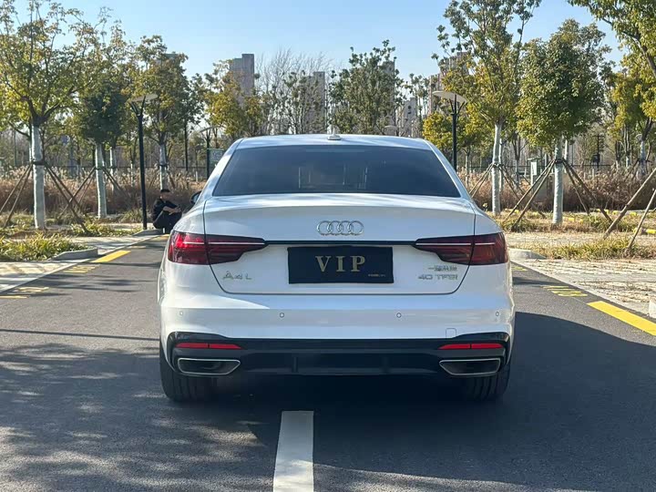 Фото 8 - Audi A4L