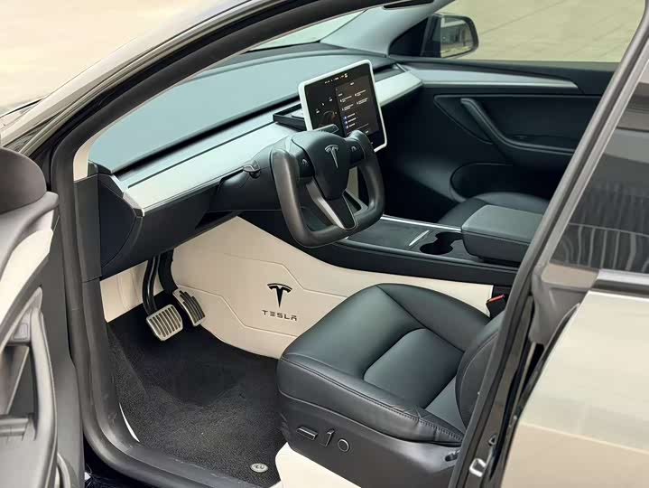 Фото 4 - Tesla Model Y