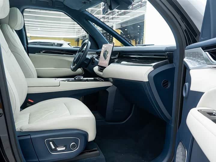 Фото 2 - Zeekr 009