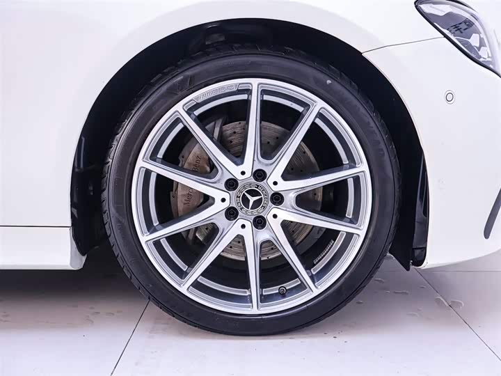 Фото 6 - Mercedes-Benz E-Class