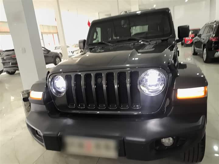 Фото 3 - Jeep Wrangler