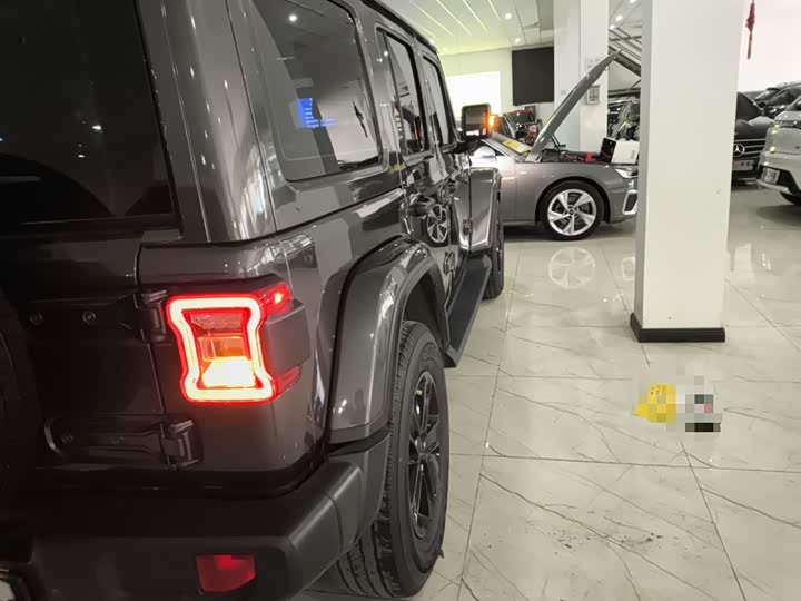 Фото 8 - Jeep Wrangler