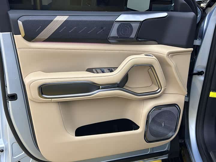 Фото 5 - BYD FangChengBao Leopard 8