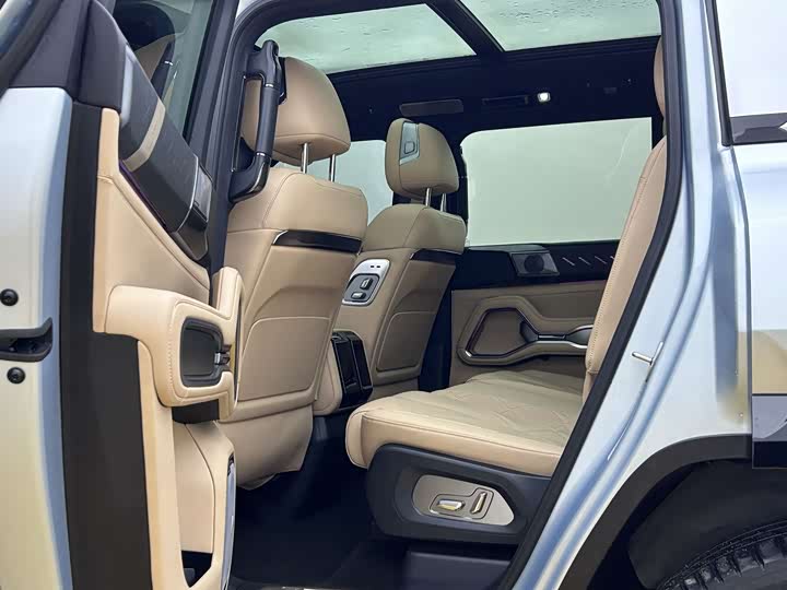 Фото 6 - BYD FangChengBao Leopard 8