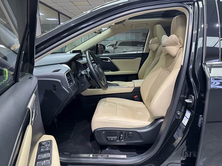 Фото 5 - Lexus RX