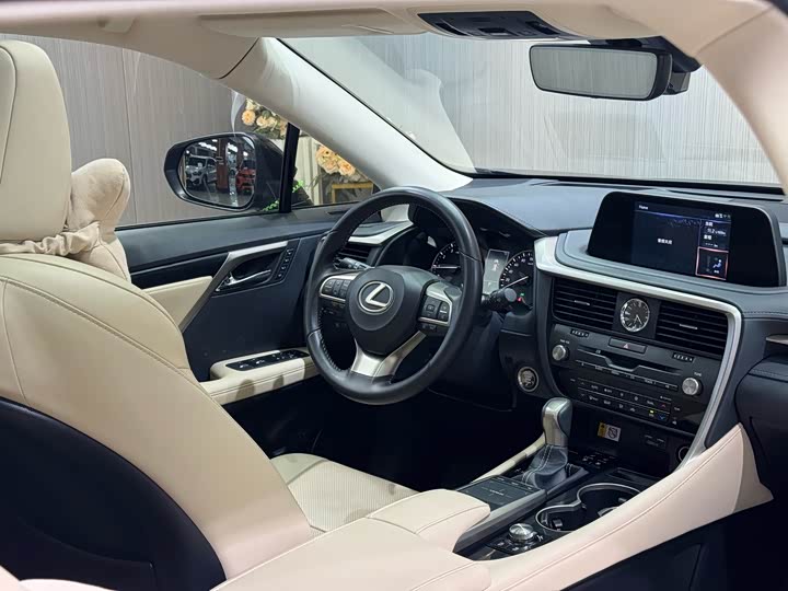 Фото 8 - Lexus RX