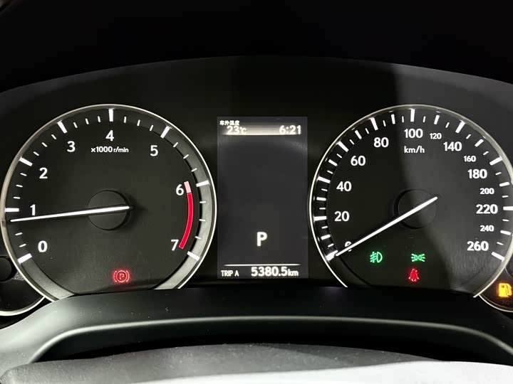 Фото 9 - Lexus RX