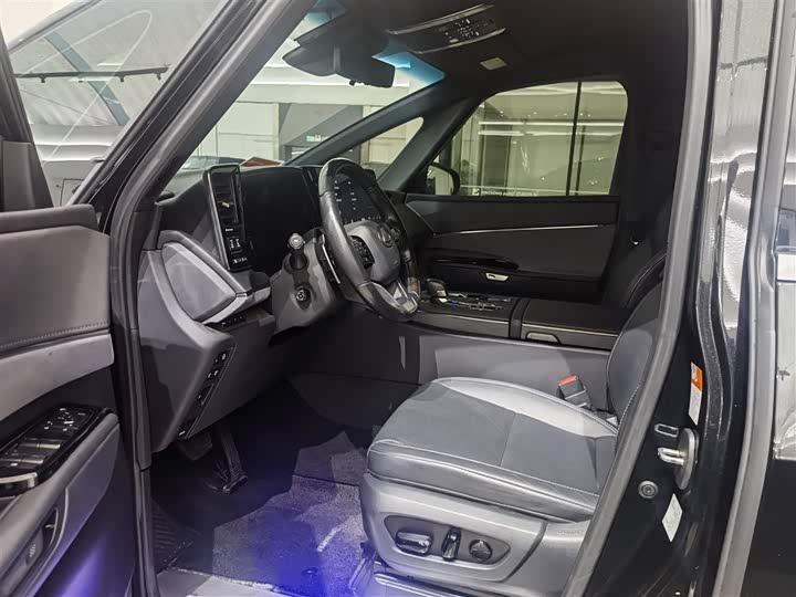 Фото 8 - Lexus LM