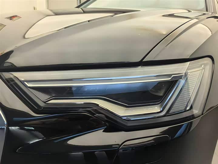 Фото 5 - Audi A6L