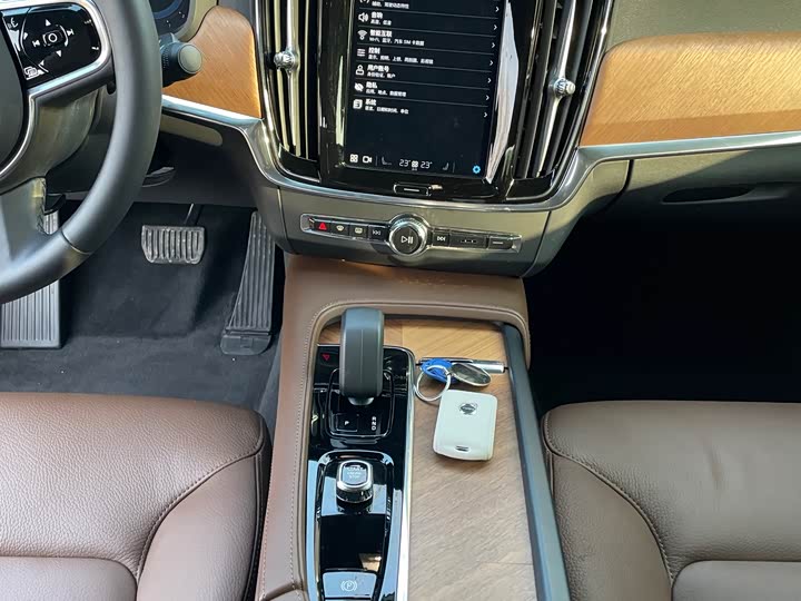 Фото 9 - Volvo S90