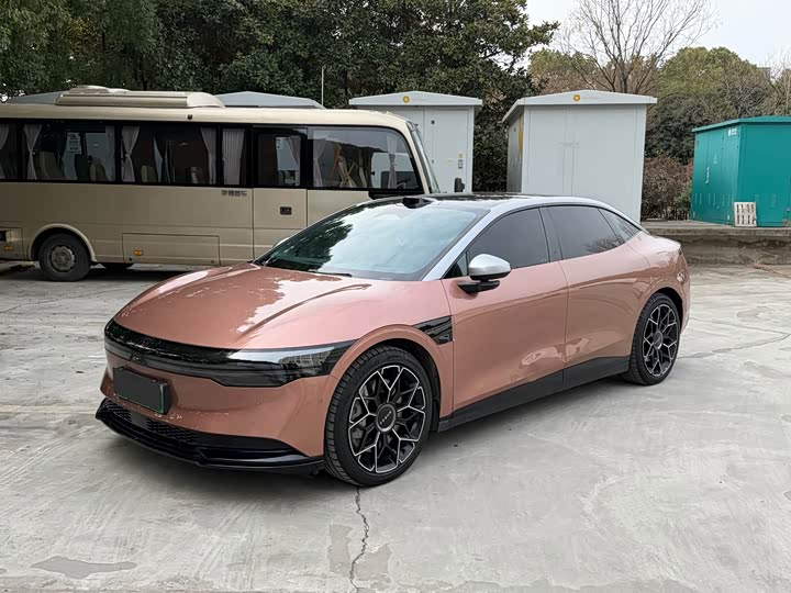 Фото 1 - Zeekr 007