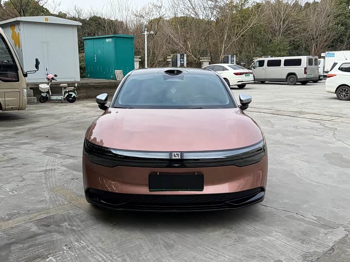 Фото 2 - Zeekr 007