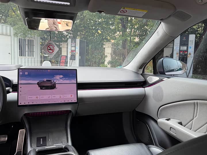 Фото 6 - Zeekr 007