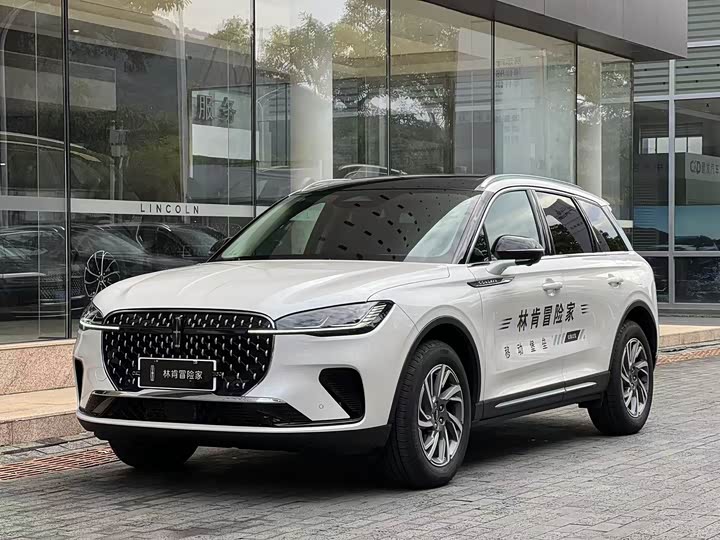 Фото 1 - Lincoln Corsair