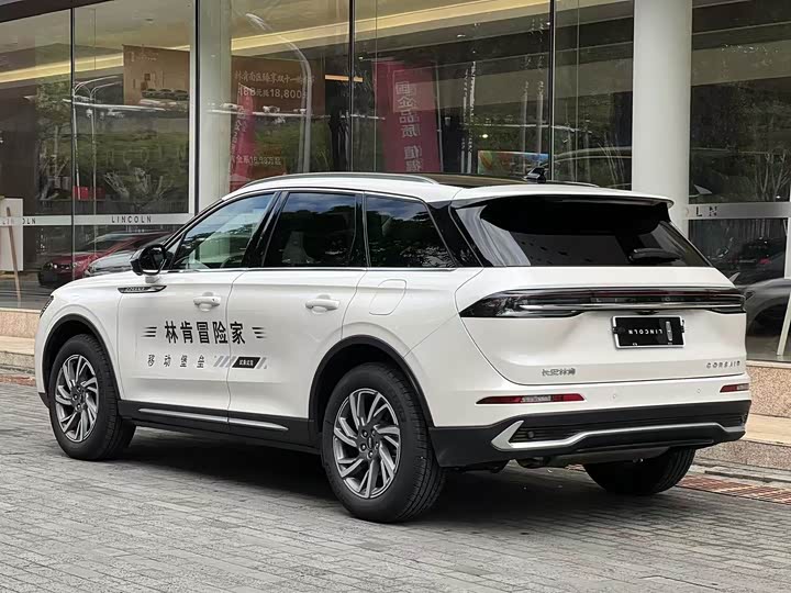 Фото 4 - Lincoln Corsair