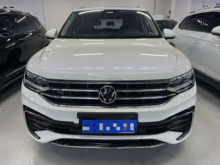 Фото 2 - Volkswagen Tiguan L Pro