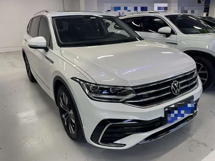 Фото 3 - Volkswagen Tiguan L Pro