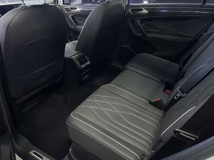 Фото 7 - Volkswagen Tiguan L Pro