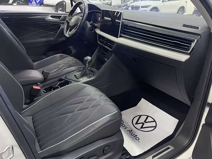 Фото 8 - Volkswagen Tiguan L Pro