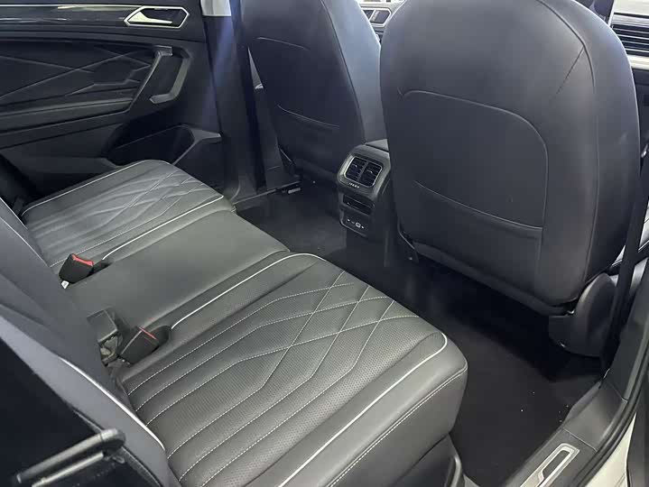 Фото 9 - Volkswagen Tiguan L Pro