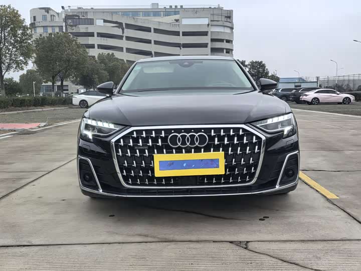 Фото 3 - Audi A8