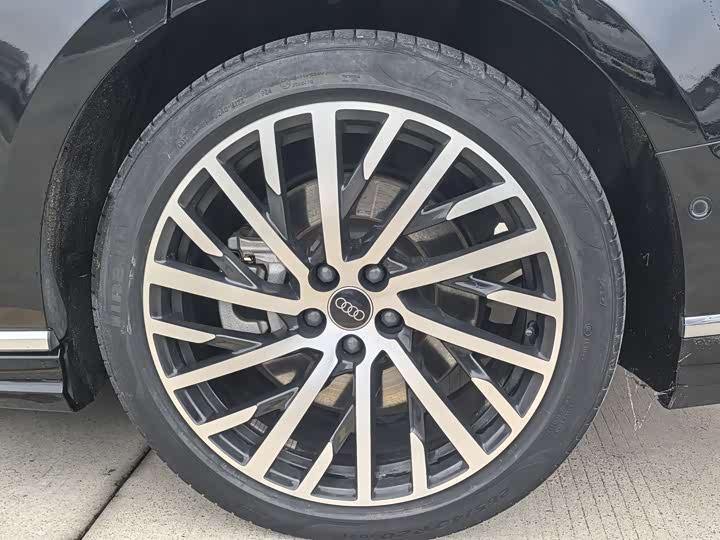 Фото 4 - Audi A8