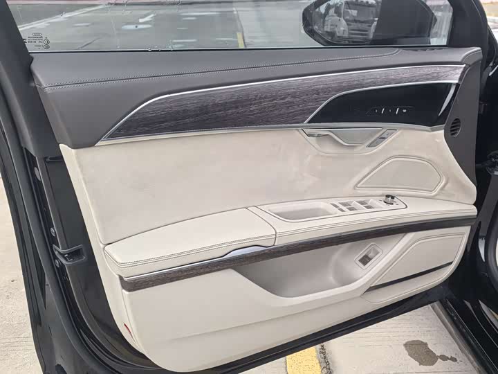 Фото 6 - Audi A8