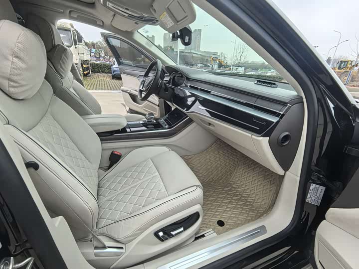 Фото 9 - Audi A8