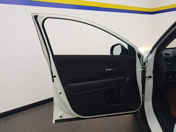 Фото 7 - Honda Vezel