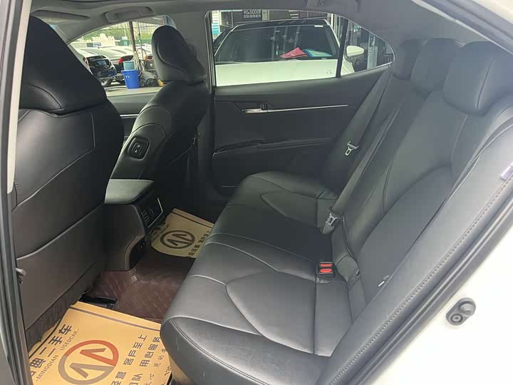 Фото 6 - Toyota Camry