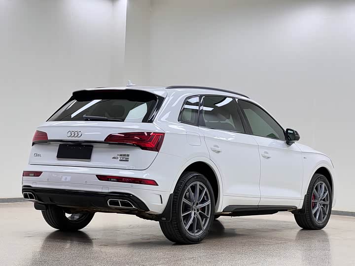 Фото 5 - Audi Q5L