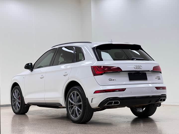 Фото 7 - Audi Q5L