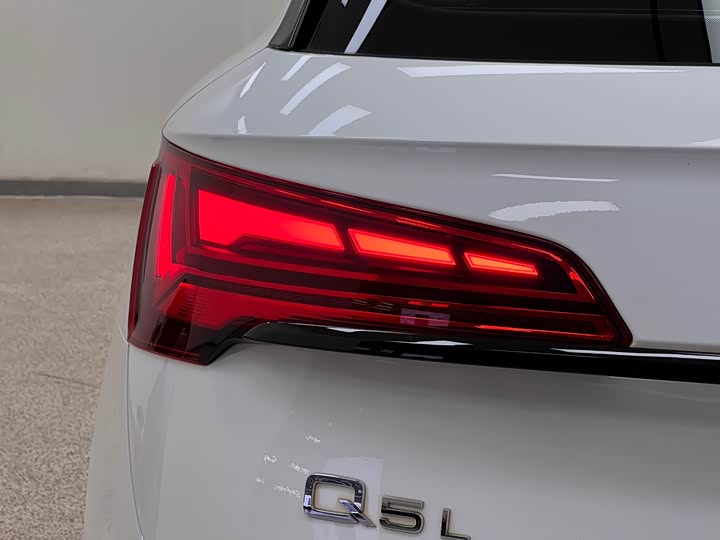 Фото 8 - Audi Q5L