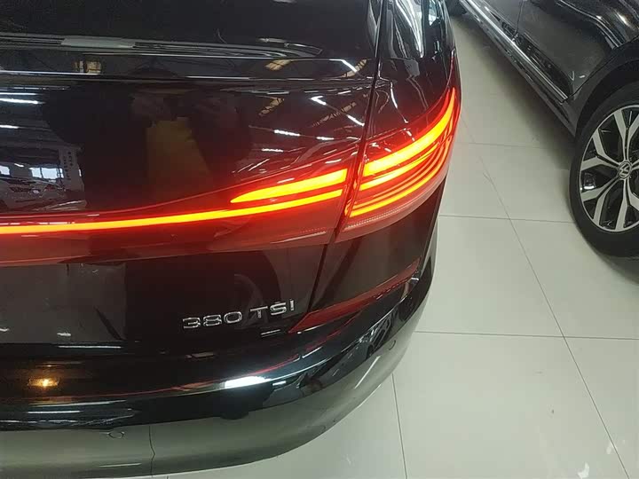 Фото 8 - Volkswagen Passat