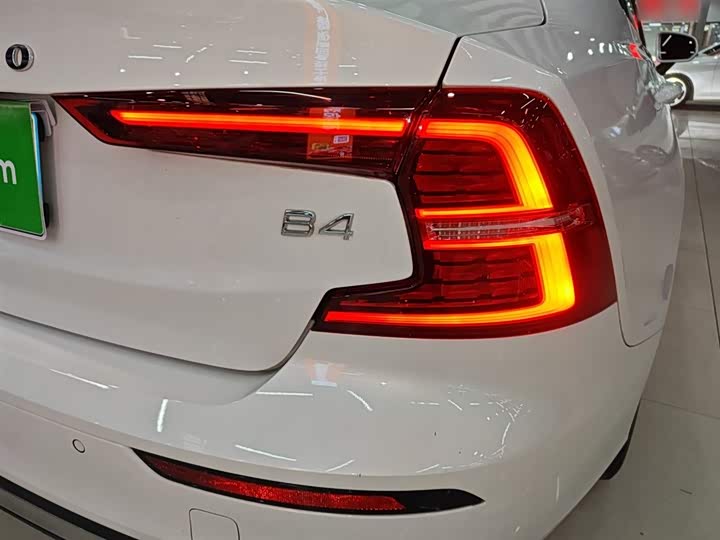 Фото 8 - Volvo S60