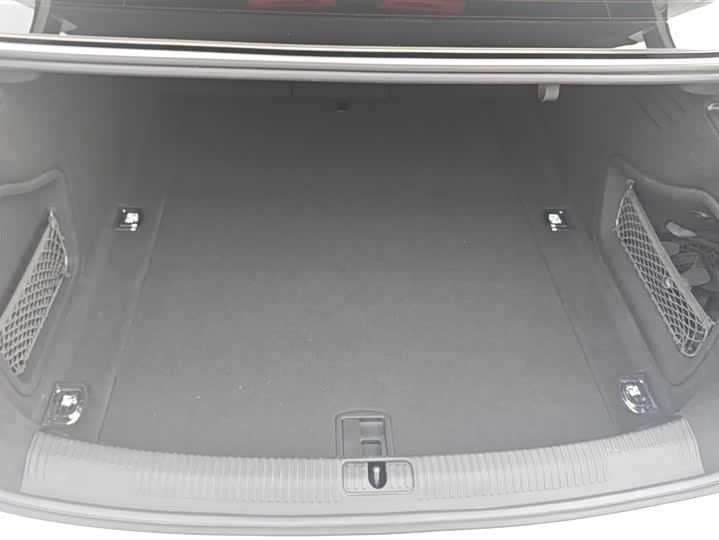 Фото 4 - Audi A4L