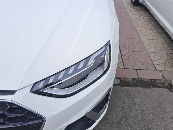 Фото 5 - Audi A4L