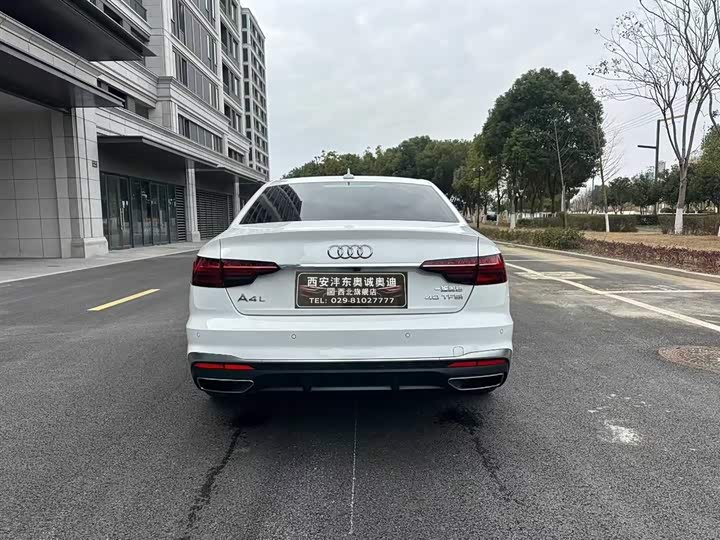 Фото 5 - Audi A4L