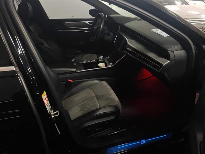 Фото 8 - Audi A6L