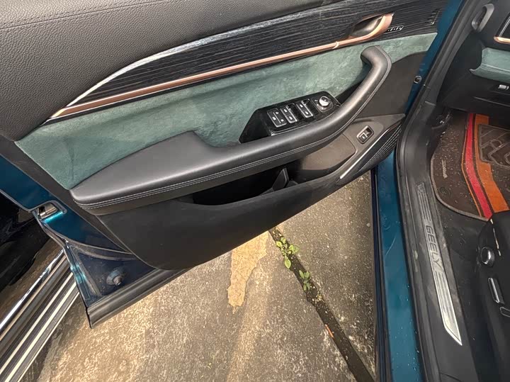 Фото 6 - Geely Monjaro