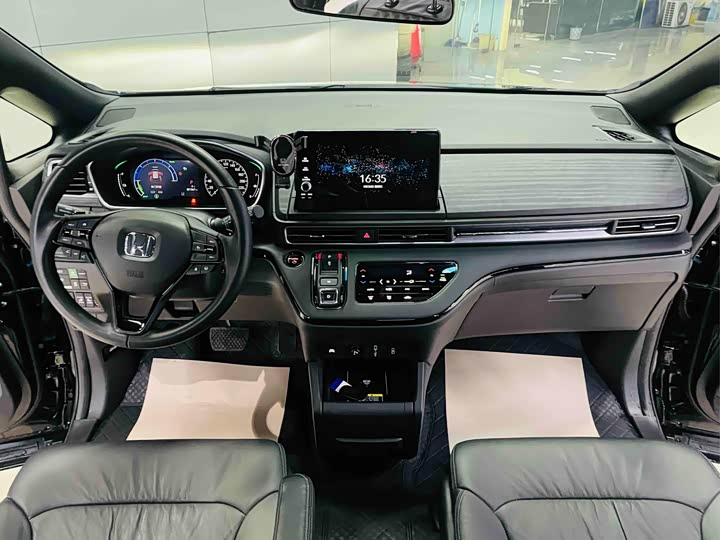 Фото 9 - Honda Elysion