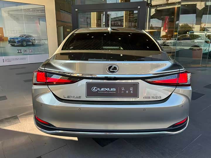 Фото 3 - Lexus ES