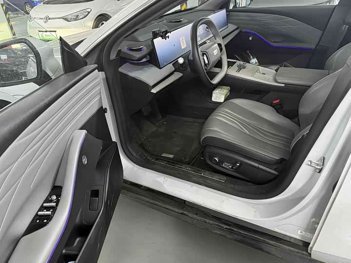 Фото 3 - Geely Galaxy E8