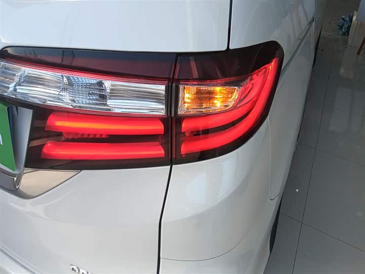 Фото 8 - Honda Odyssey