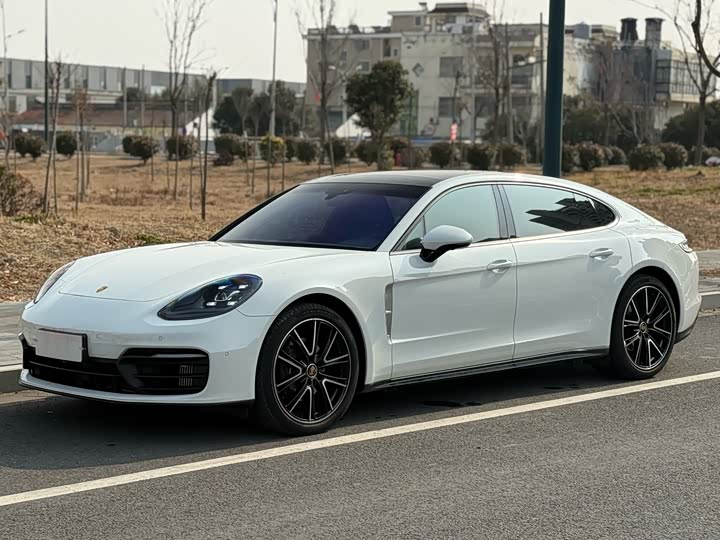 Фото 1 - Porsche Panamera